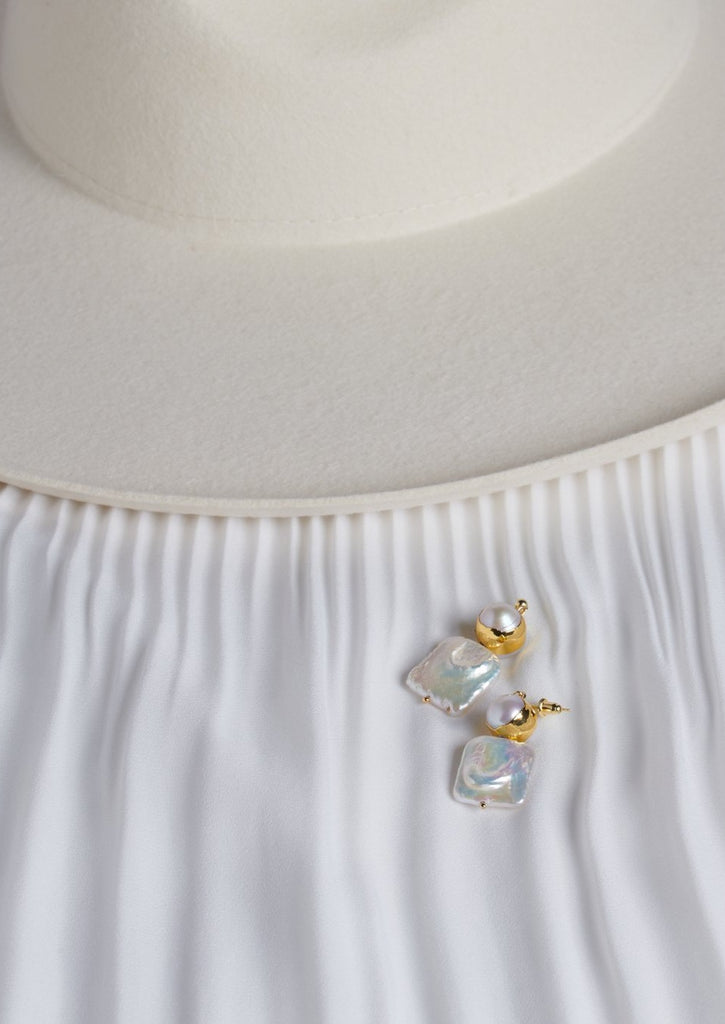 Handmade Arja Earring for modern brides with pearl and golden details.