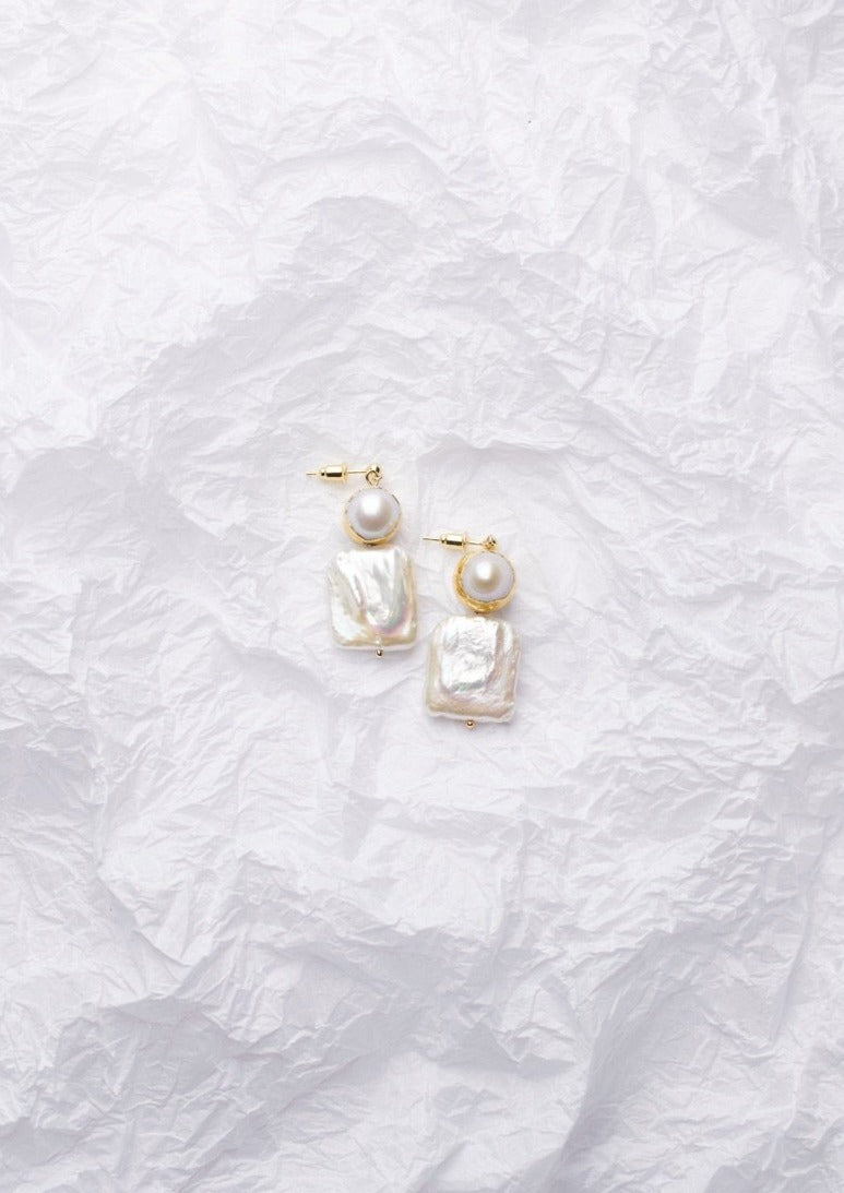 Handmade Arja Earring for modern brides with pearl and golden details.