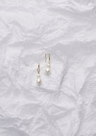 Emma Earring, käsintehty helmikorvakoru morsiamille.
